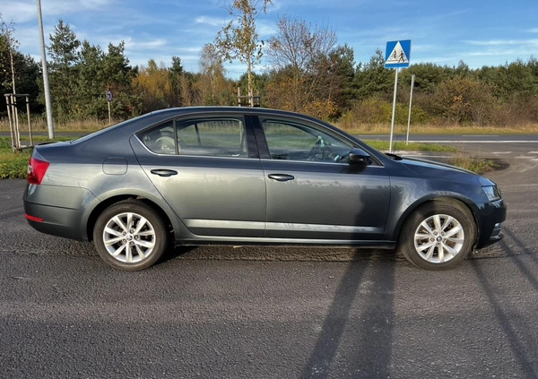 Skoda Octavia cena 46900 przebieg: 235465, rok produkcji 2018 z Częstochowa małe 436